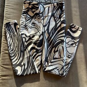 Black and White Patterned Leggings